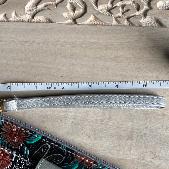 Vintage Style Floral Pattern Faux Leather Wristlet Silver Gray Pink Green New - Picture 12 of 14